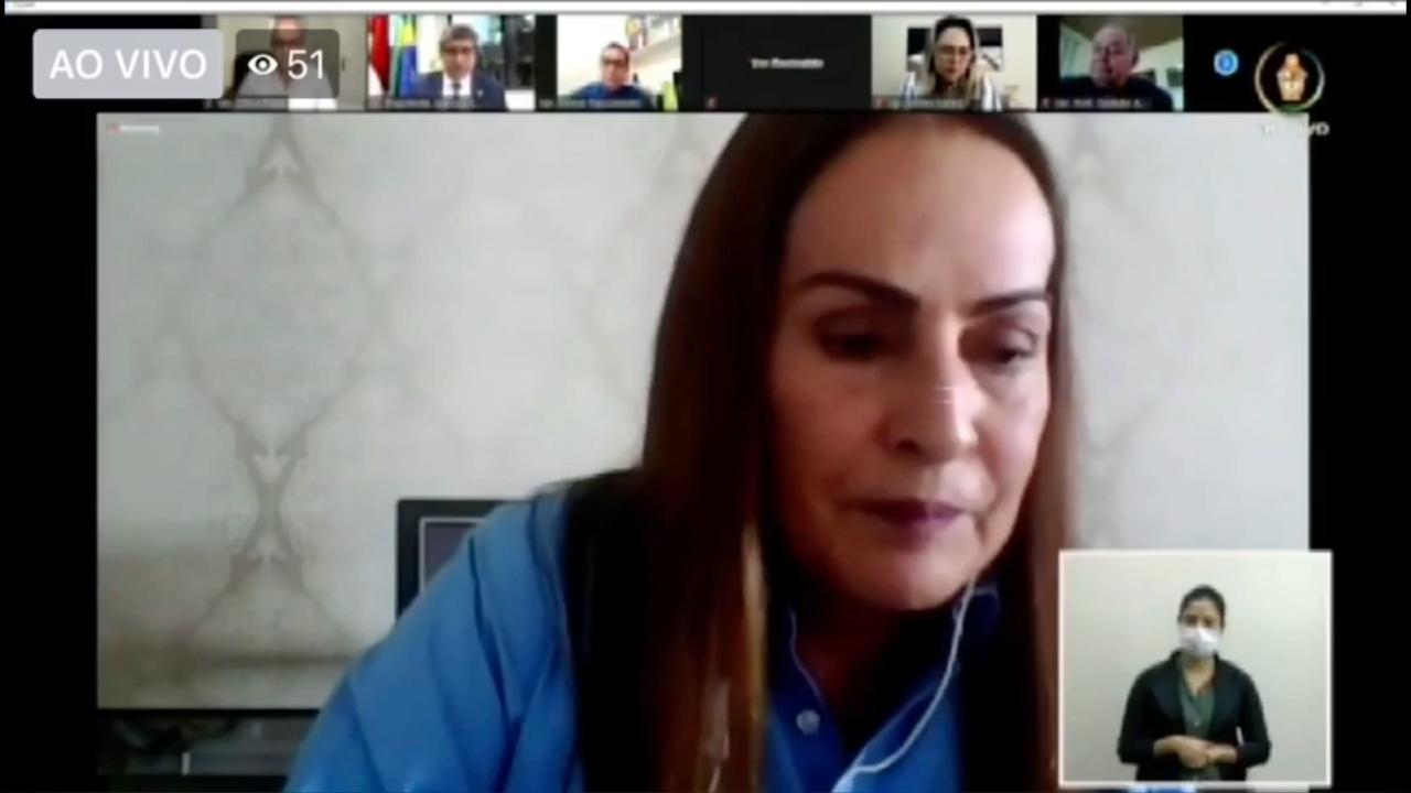 Durante transmissão ao vivo, vereadora solta palavrão e vídeo viraliza Durante transmissão ao vivo, vereadora solta palavrão e vídeo viraliza