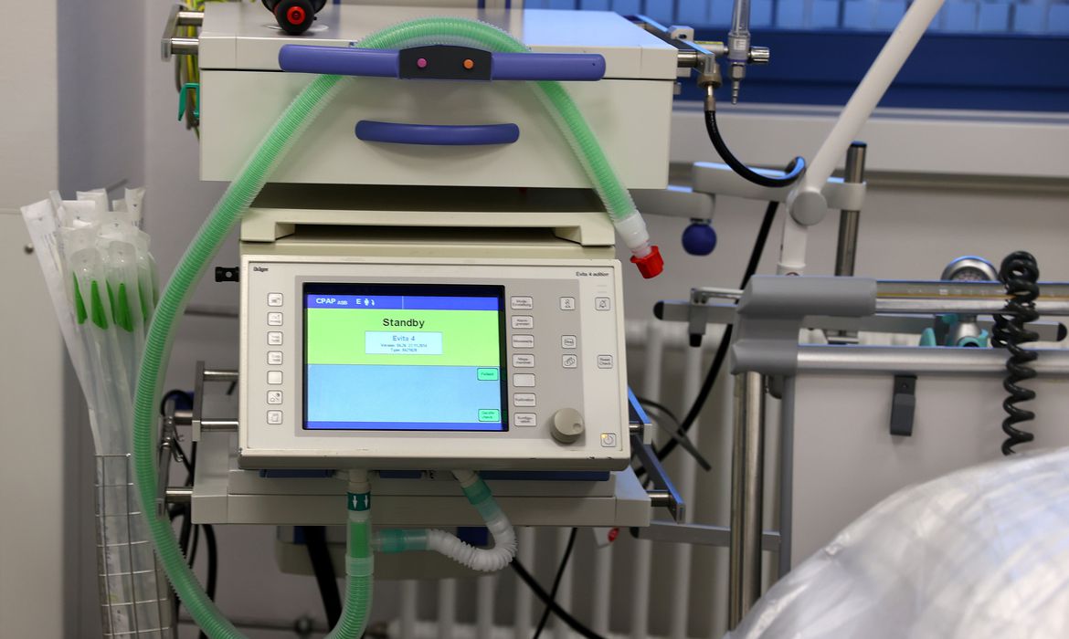 Pesquisadores da USP desenvolvem ventilador pulmonar de baixo custo Pesquisadores da USP desenvolvem ventilador pulmonar de baixo custo