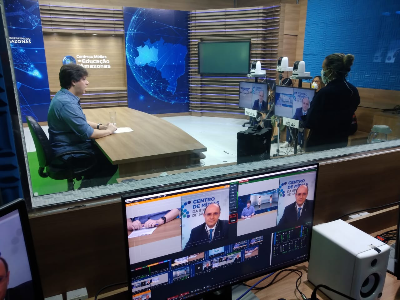 'Aula em Casa' será transmitido a 3,5 milhões de alunos paulistas após parceria do Governo com São Paulo 'Aula em Casa' será transmitido a 3,5 milhões de alunos paulistas após parceria do Governo com São Paulo
