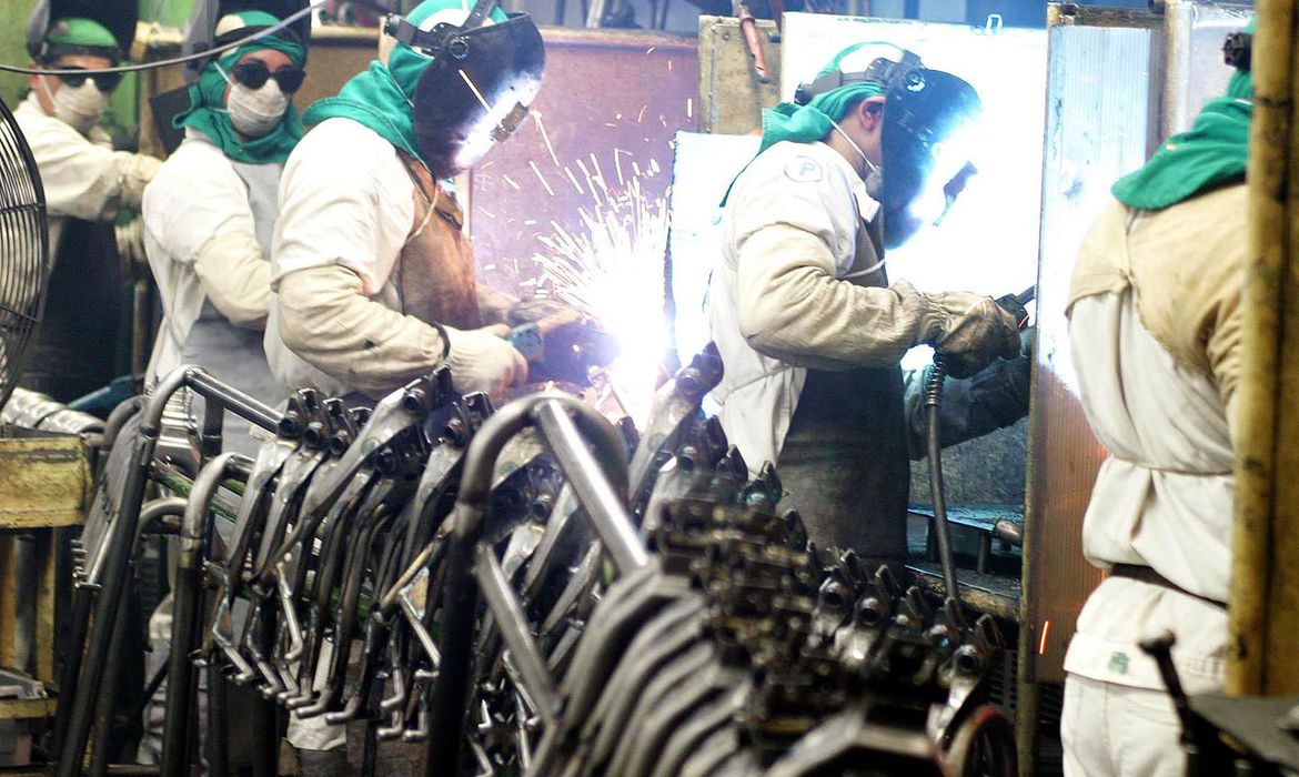 11 locais têm alta na produção industrial e AM tem queda de 2,2%, diz IBGE 11 locais têm alta na produção industrial e AM tem queda de 2,2%, diz IBGE