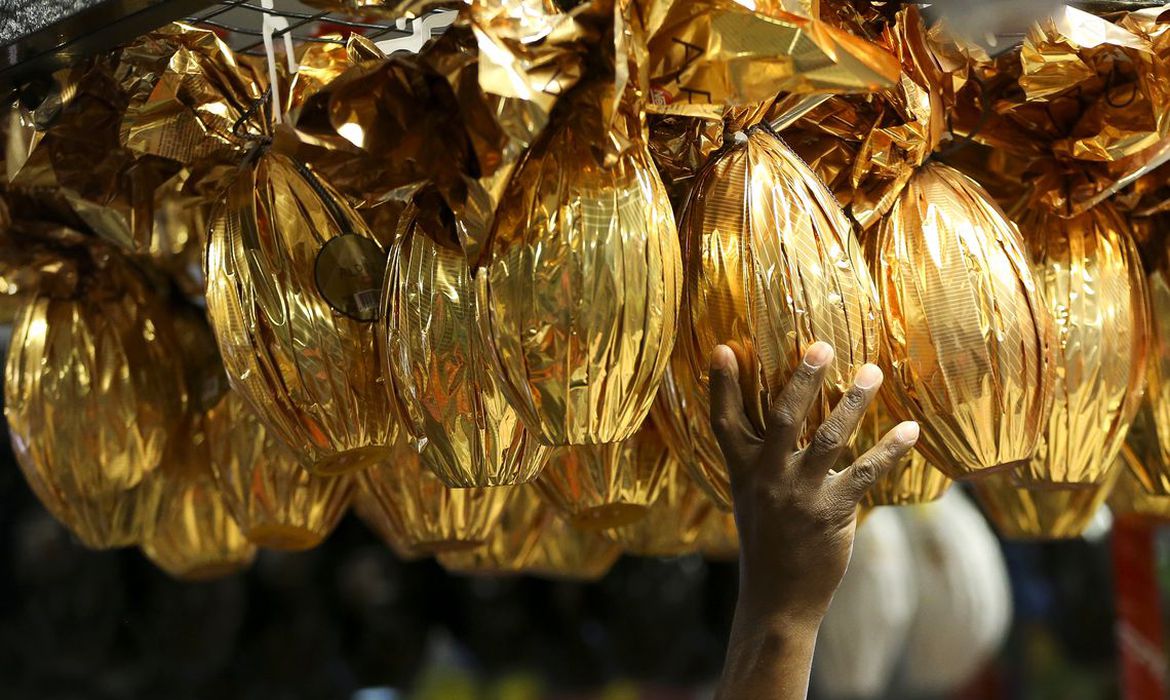 Cesta de Páscoa medida pela FGV tem deflação de 0,99% Cesta de Páscoa medida pela FGV tem deflação de 0,99%