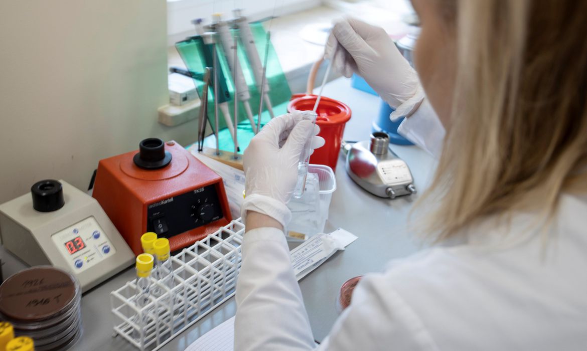 China aprova in&iacute;cio de testes de vacinas experimentais contra Covid-19