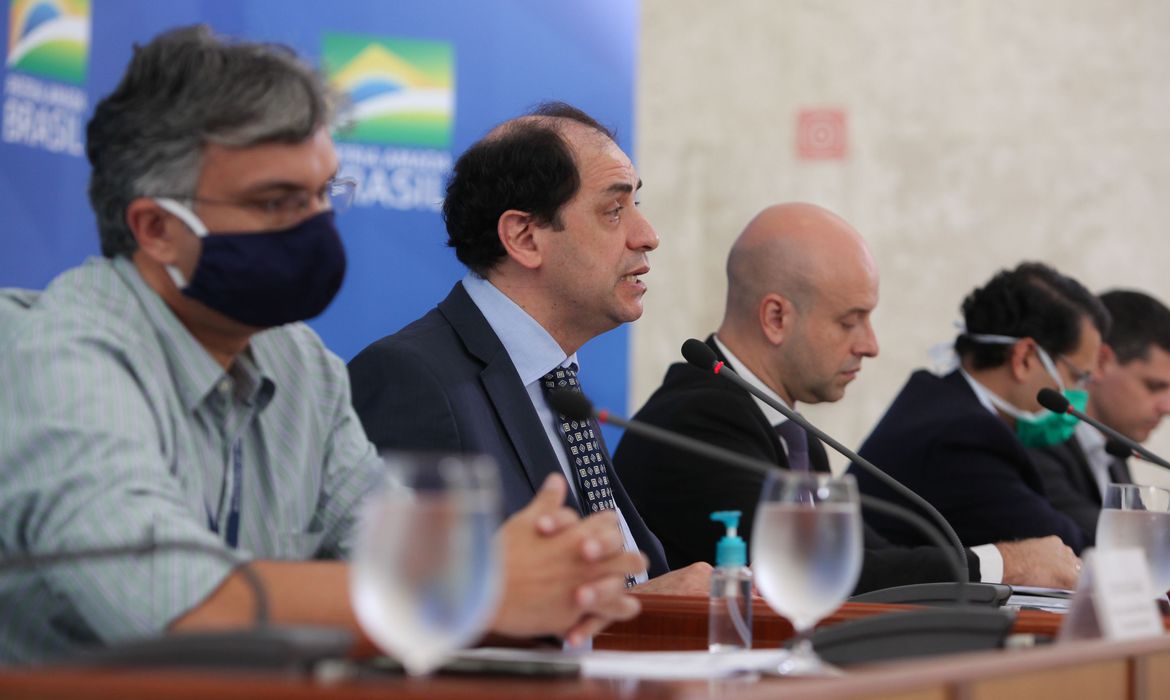 Governo propõe ajuda de R$ 77,4 bilhões a estados e municípios Governo propõe ajuda de R$ 77,4 bilhões a estados e municípios
