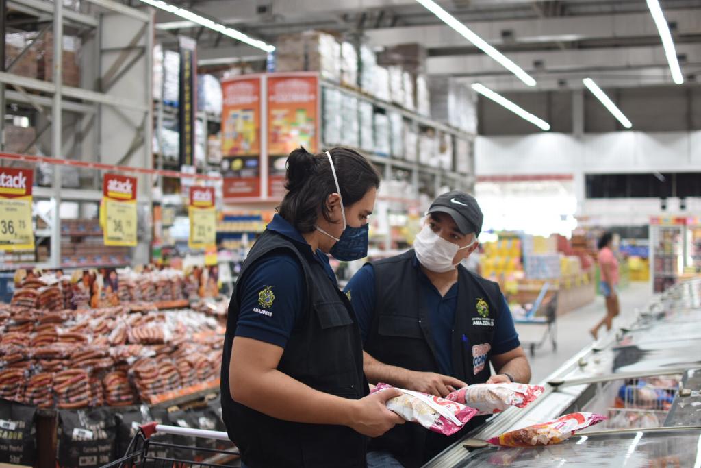 Procon-AM apreende mais de 30kg de alimentos vencidos e fiscaliza preço de ovos Procon-AM apreende mais de 30kg de alimentos vencidos e fiscaliza preço de ovos