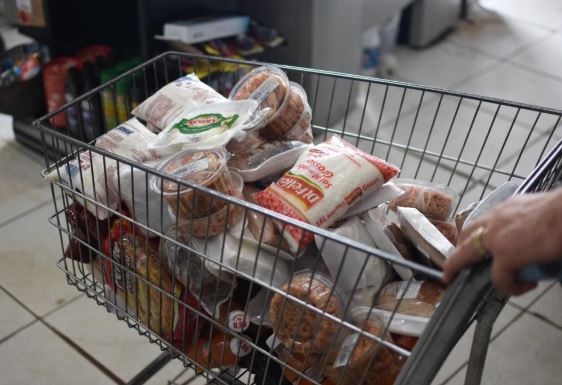 Procon-AM apreende mais de 100kg de alimentos vencidos em comércios de Manacapuru Procon-AM apreende mais de 100kg de alimentos vencidos em comércios de Manacapuru