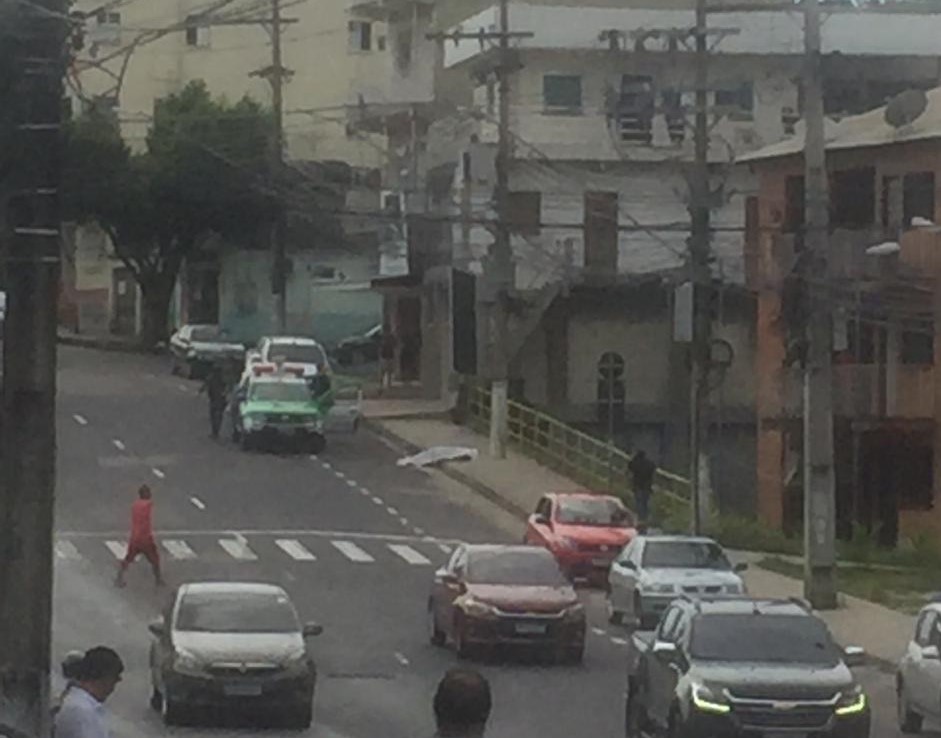 Suspeito de assalto é linchado perto de Prosamim no Centro Suspeito de assalto é linchado perto de Prosamim no Centro