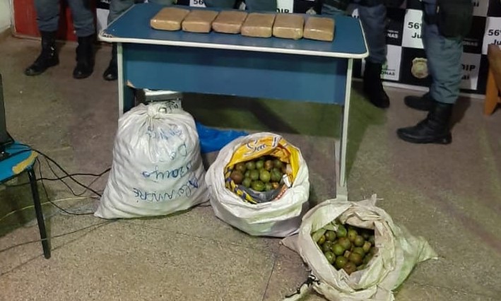 6kg de maconha s&atilde;o apreendidos dentro de sacas de tucum&atilde;