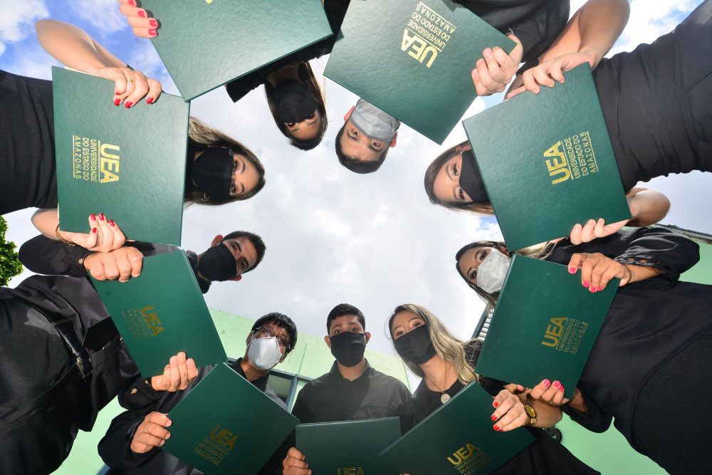 Combate à pandemia ganha reforço de 75 médicos que anteciparam formatura pela UEA Combate à pandemia ganha reforço de 75 médicos que anteciparam formatura pela UEA