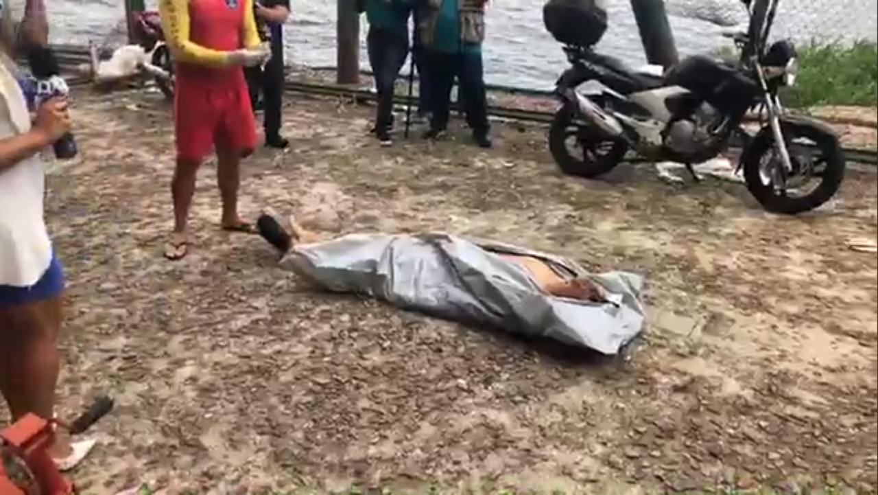 Corpo de homem &eacute; encontrado boiando em rio e bombeiros buscam ainda v&iacute;tima de 'piratas'