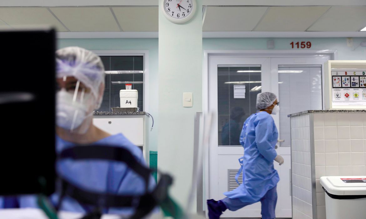 Medo de contágio esvazia setores de hospitais e laboratórios privados Medo de contágio esvazia setores de hospitais e laboratórios privados