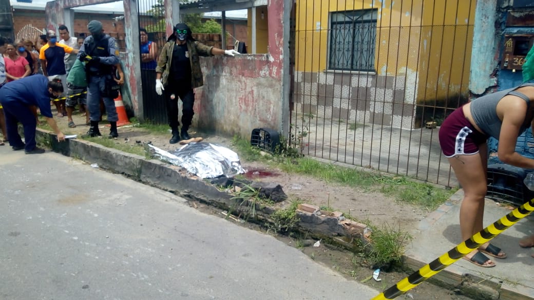 Adolescente morre ap&oacute;s grave acidente de moto na Cidade de Deus