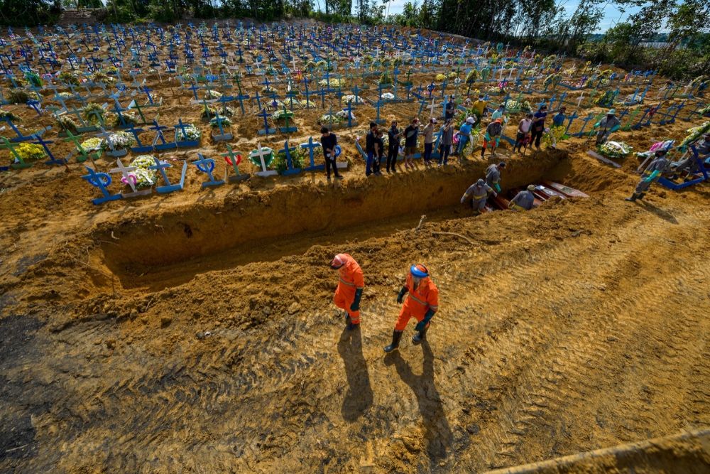 Em 24h, Manaus tem 52 sepultamentos nos cemit&eacute;rios; 10 confirmados de Covid-19