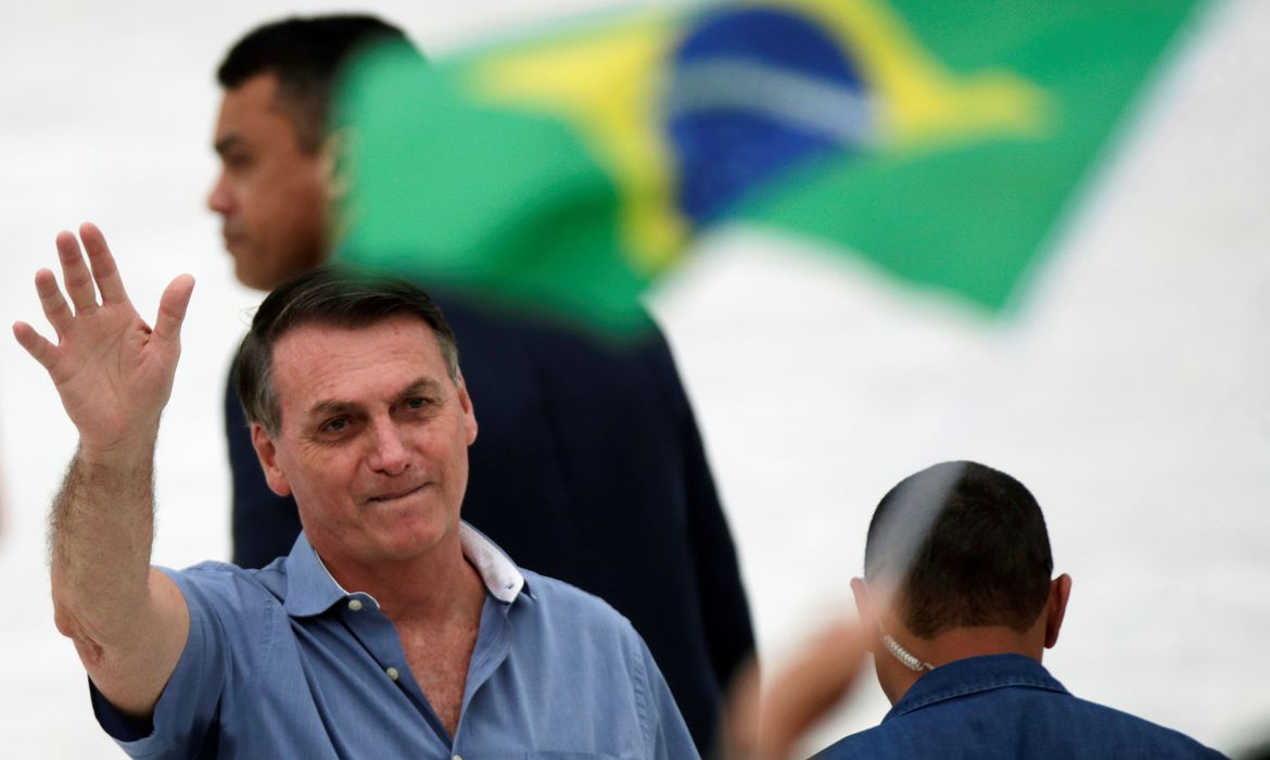 Bolsonaro encontra apoiadores na rampa do Palácio do Planalto Bolsonaro encontra apoiadores na rampa do Palácio do Planalto