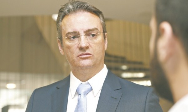 Bolsonaro nomeia delegado Rolando de Souza para comando da PF Bolsonaro nomeia delegado Rolando de Souza para comando da PF