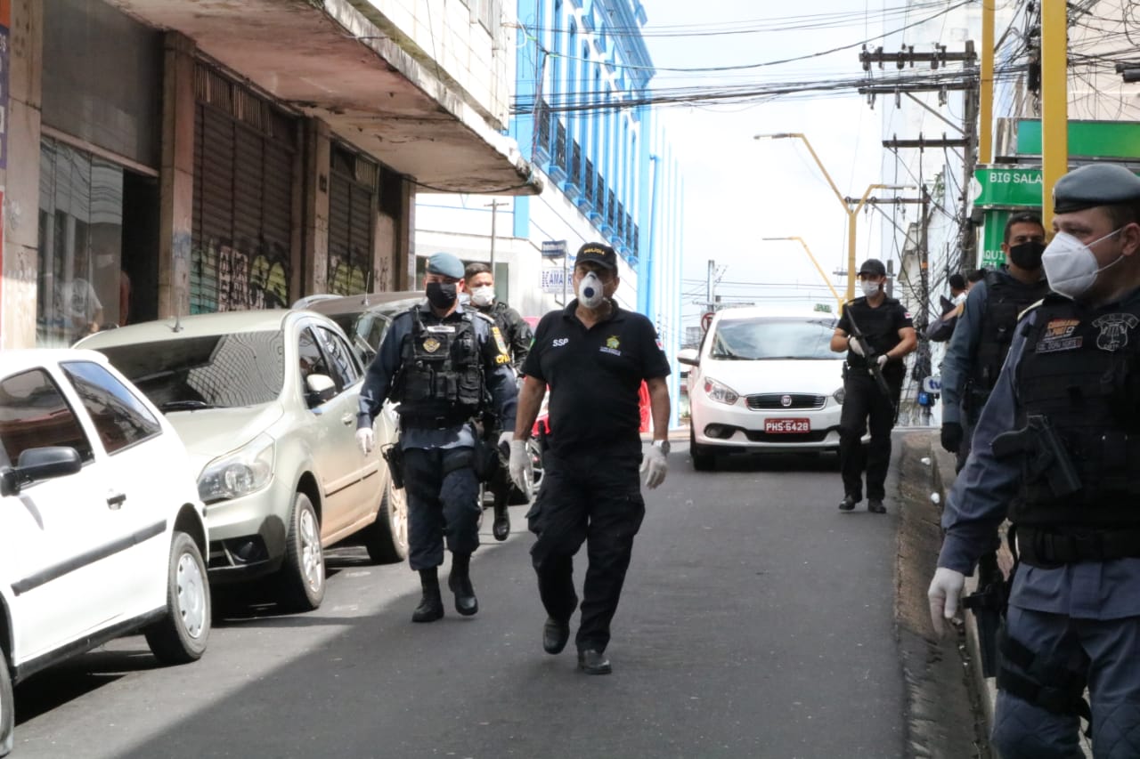Operação 'Fique em Casa' é realizada no Centro para cumprir decreto governamental Operação 'Fique em Casa' é realizada no Centro para cumprir decreto governamental