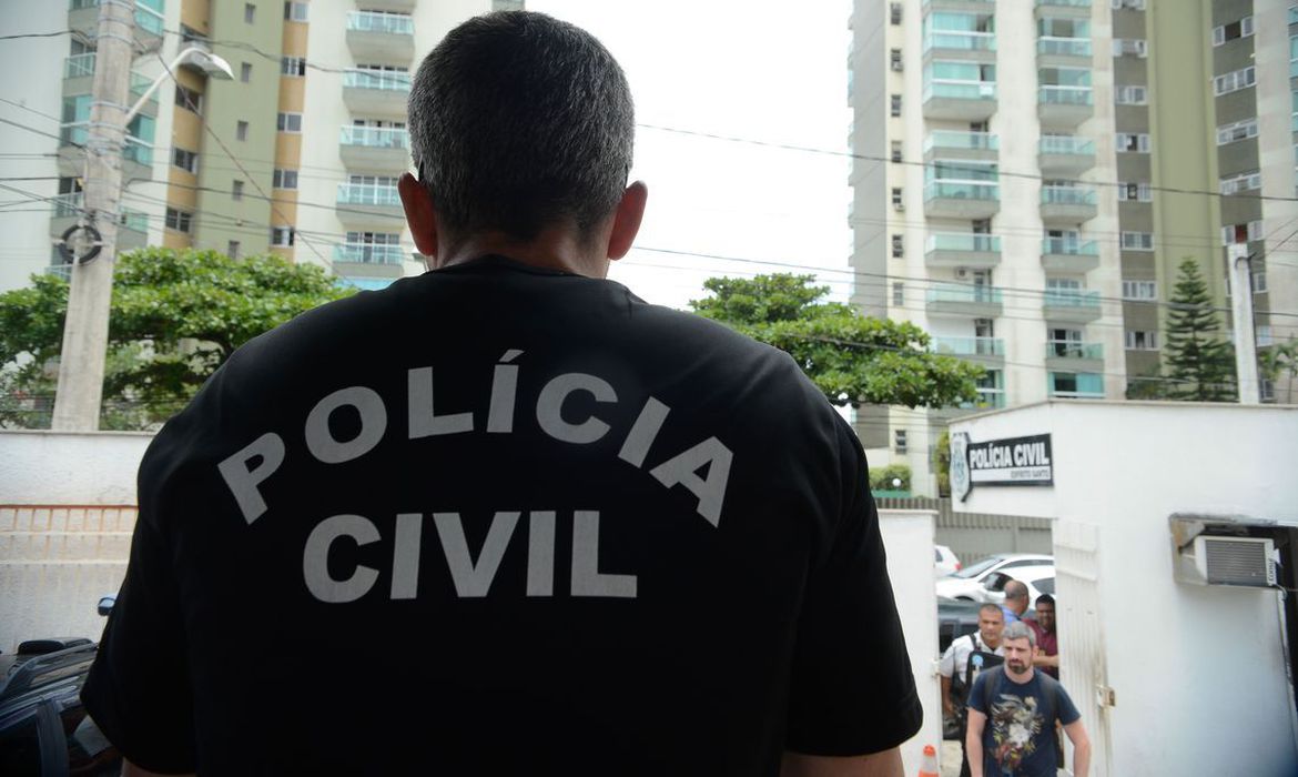 Polícia Civil investiga vídeo falso de caixões enterrados com pedras Polícia Civil investiga vídeo falso de caixões enterrados com pedras
