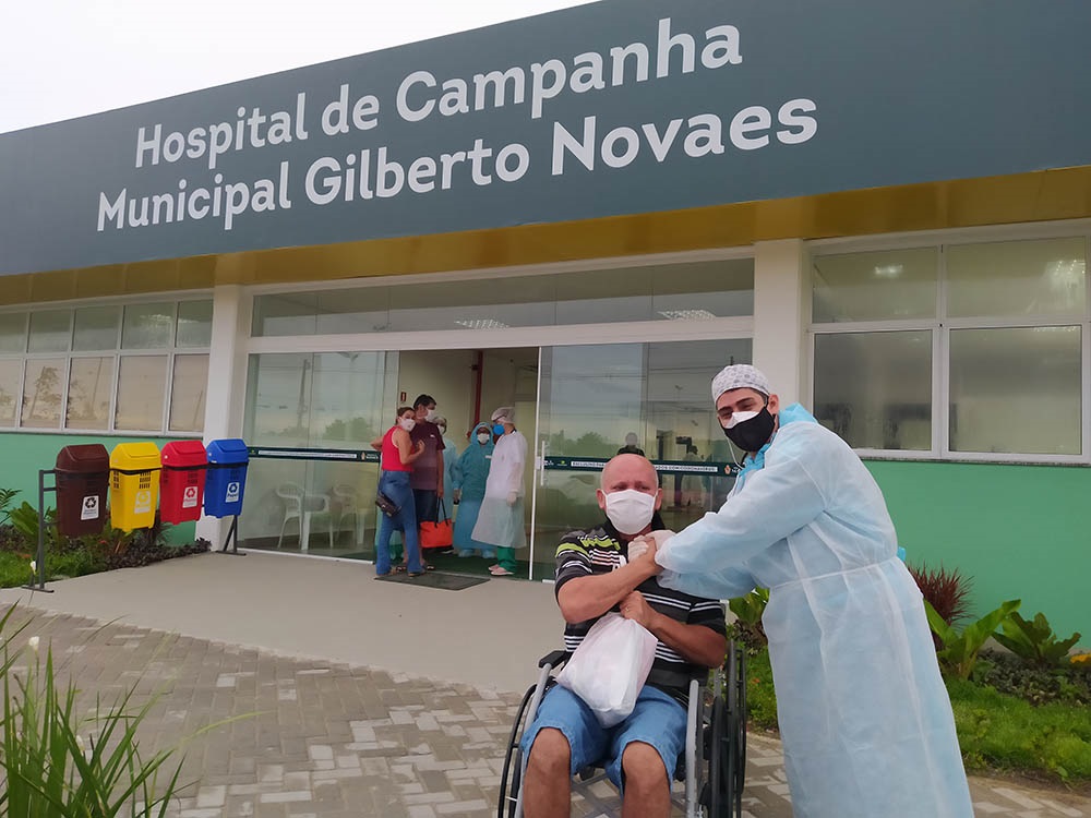 Mais 13 pacientes recebem alta do hospital de campanha do município Mais 13 pacientes recebem alta do hospital de campanha do município