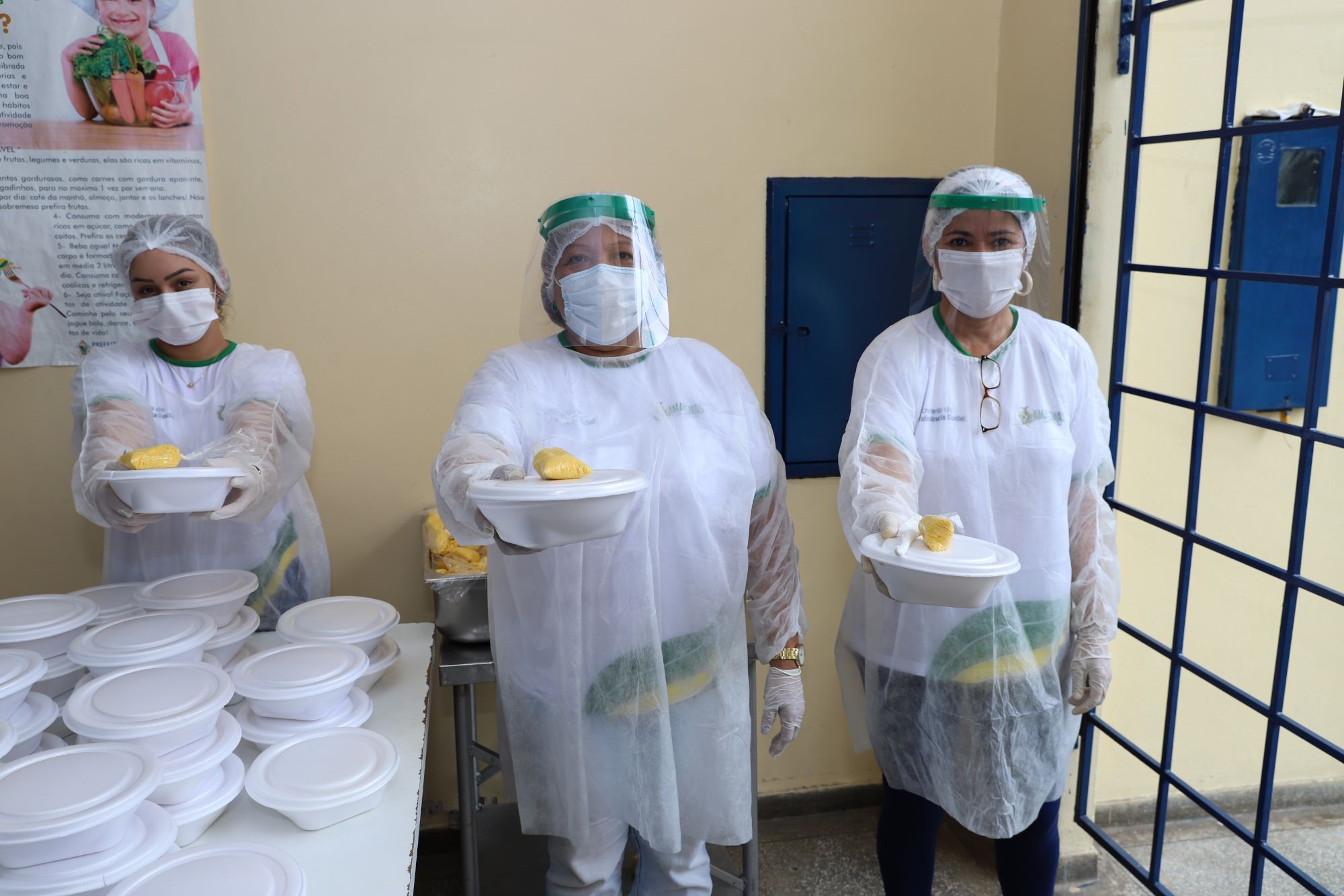 Restaurantes e cozinhas populares disponibilizam 22 mil refeições e 32 mil litros de sopa Restaurantes e cozinhas populares disponibilizam 22 mil refeições e 32 mil litros de sopa