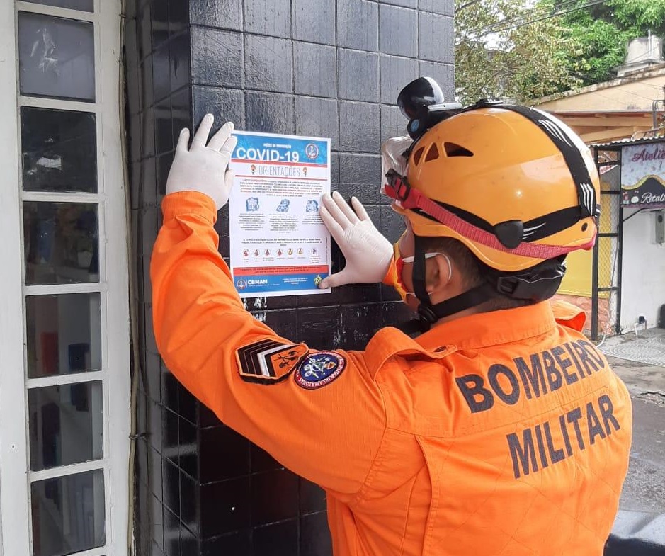 Bombeiros realizam ação de orientação sobre Covid-19 à população Bombeiros realizam ação de orientação sobre Covid-19 à população