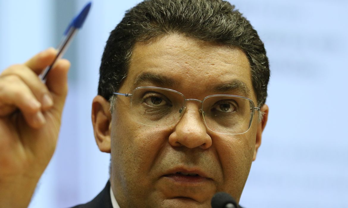Auxílio emergencial é caro para se tornar permanente, diz Mansueto Auxílio emergencial é caro para se tornar permanente, diz Mansueto