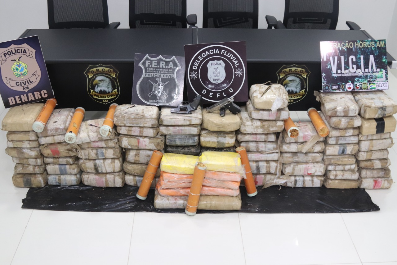 Bote certeiro: PC prende 8 de organiza&ccedil;&atilde;o e apreende 150kg de maconha e coca&iacute;na