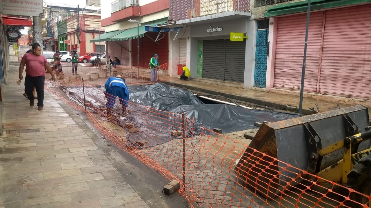 Prefeitura notifica e apresenta laudos a proprietários de imóveis com risco de desabamento Prefeitura notifica e apresenta laudos a proprietários de imóveis com risco de desabamento