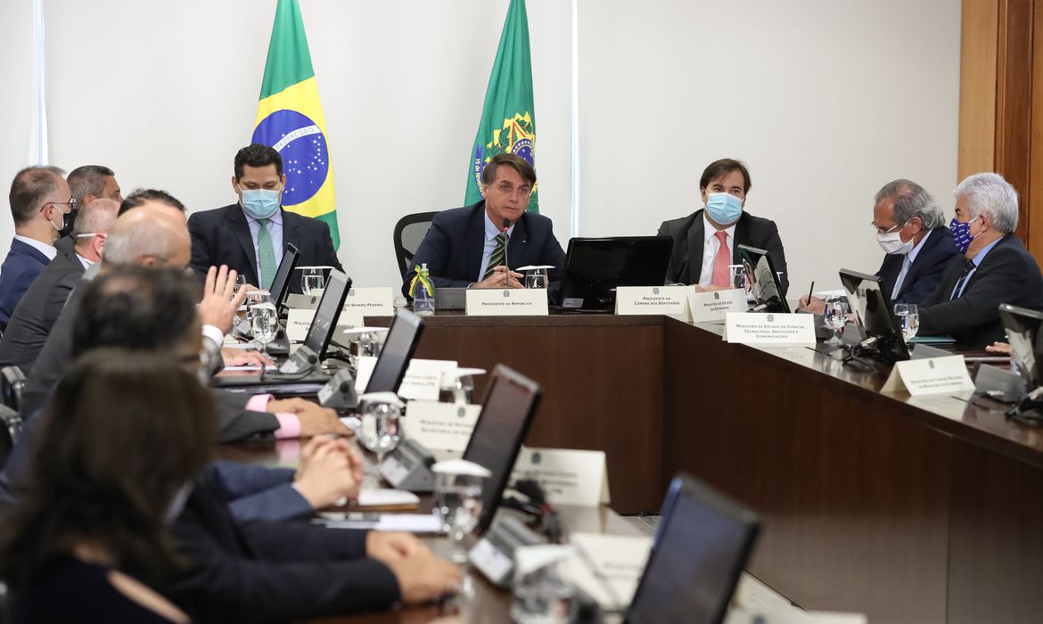 Governadores apoiam veto a reajustes de sal&aacute;rio para servidores