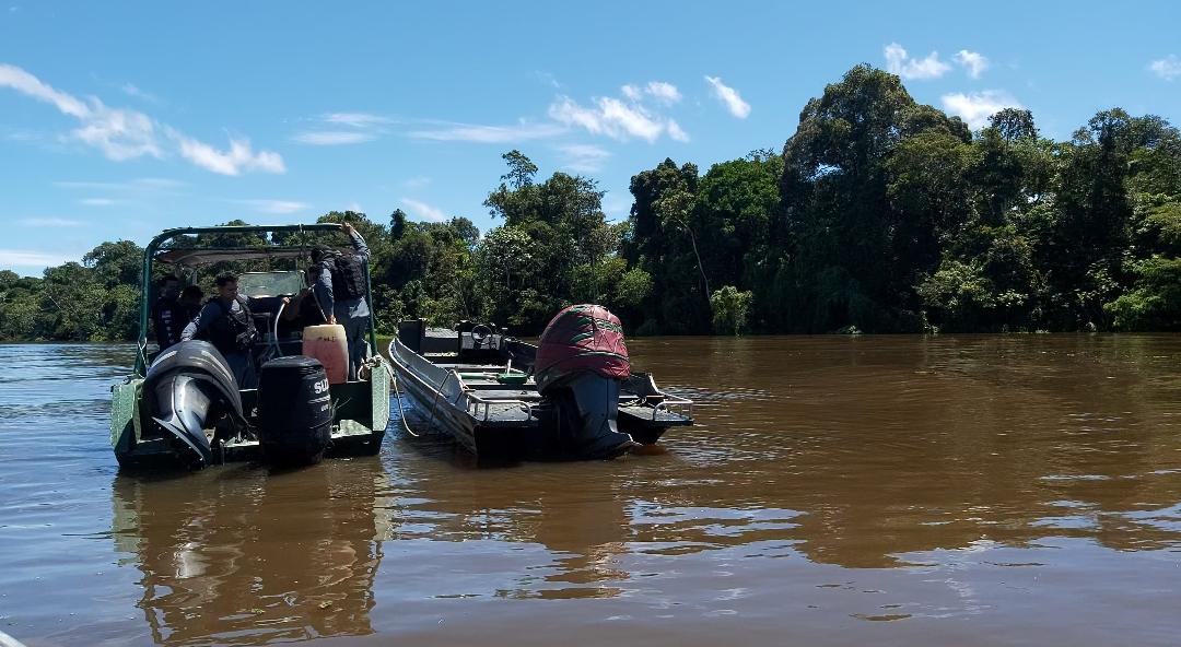 Lanchas e drogas utilizadas por 'piratas do rio' são apreendidas em Coari Lanchas e drogas utilizadas por 'piratas do rio' são apreendidas em Coari