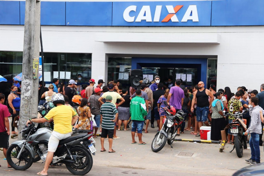 Justiça ordena que Caixa aumente horário de atendimento e número de funcionários Justiça ordena que Caixa aumente horário de atendimento e número de funcionários