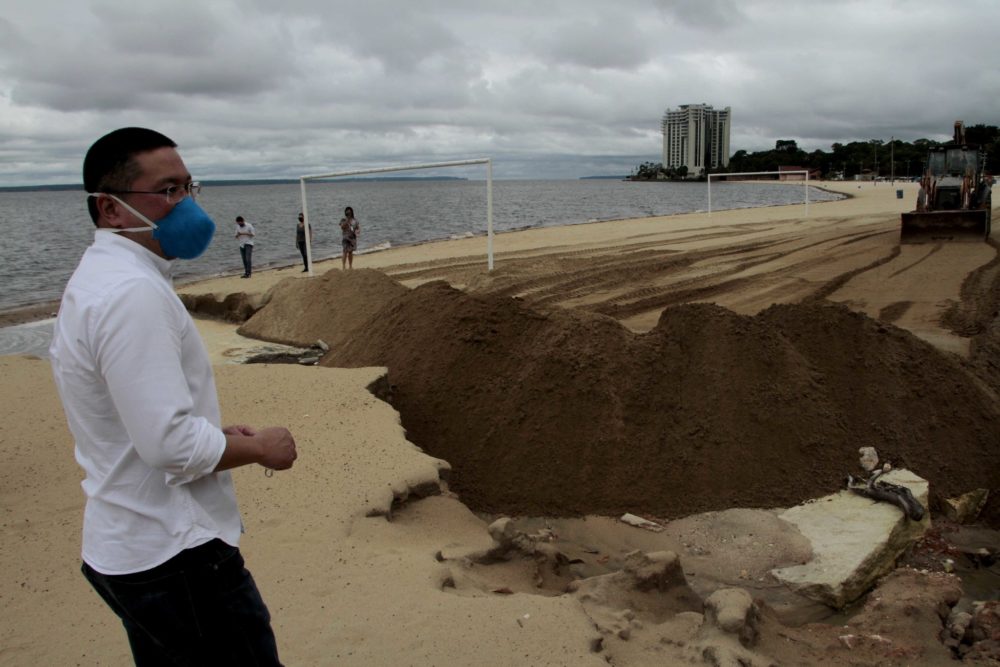 Praia perene da Ponta Negra passa por manutenção e nivelamento durante interdição pela pandemia Praia perene da Ponta Negra passa por manutenção e nivelamento durante interdição pela pandemia