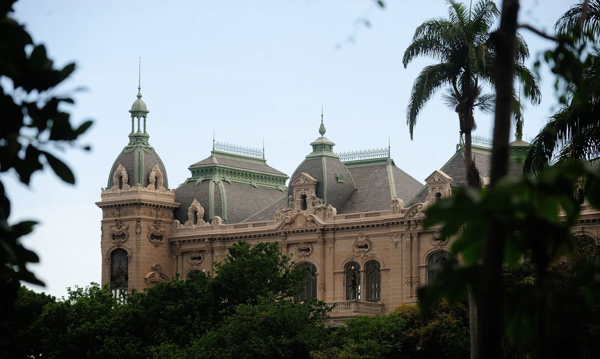 PF faz operação na residência oficial do governador do Rio PF faz operação na residência oficial do governador do Rio