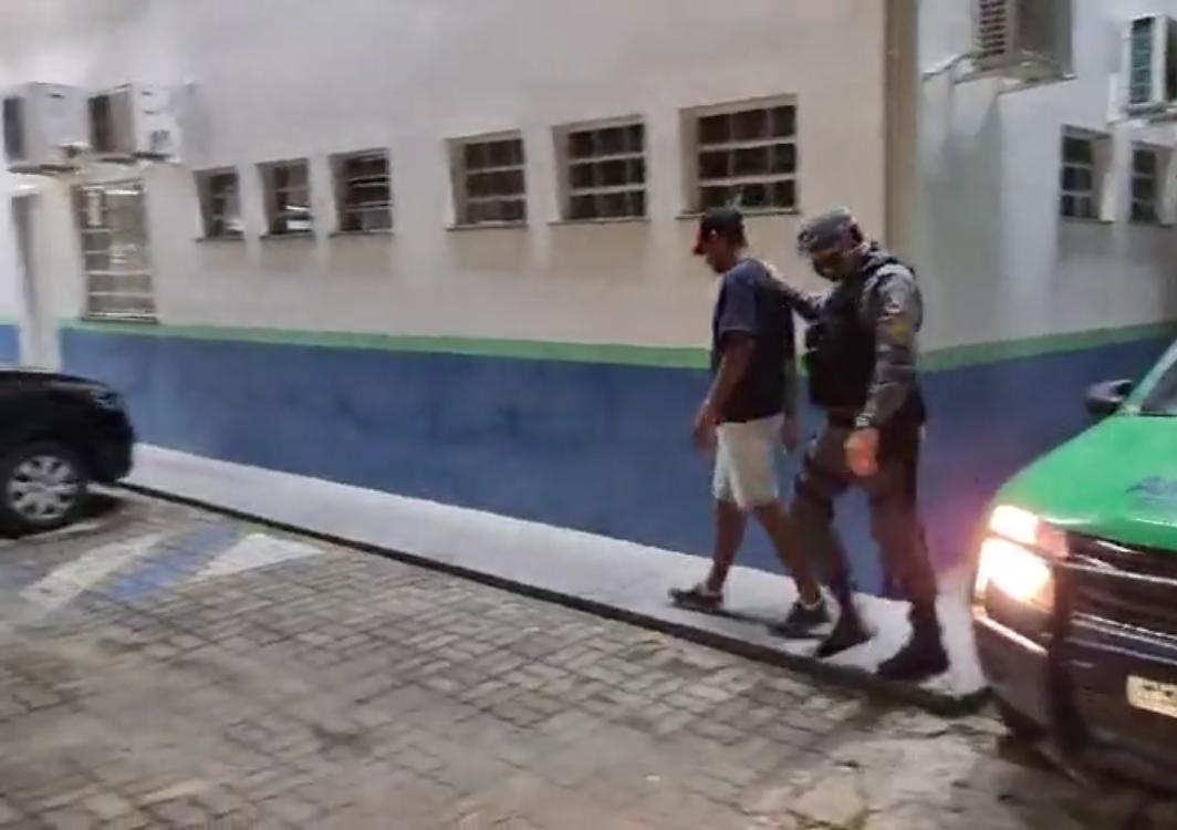 PMs resgatam jovem amarrado e que seria executado no Uni&atilde;o da Vit&oacute;ria