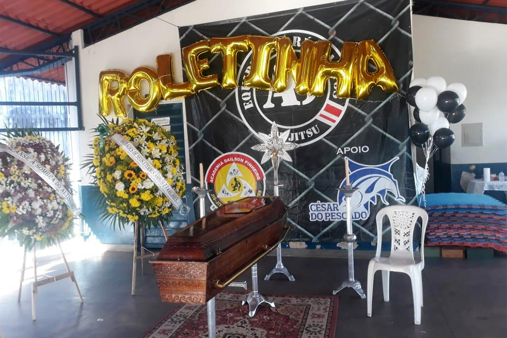 Fogueteiros presos em flagrante na homenagem a traficante. Veja foto do velório Fogueteiros presos em flagrante na homenagem a traficante. Veja foto do velório