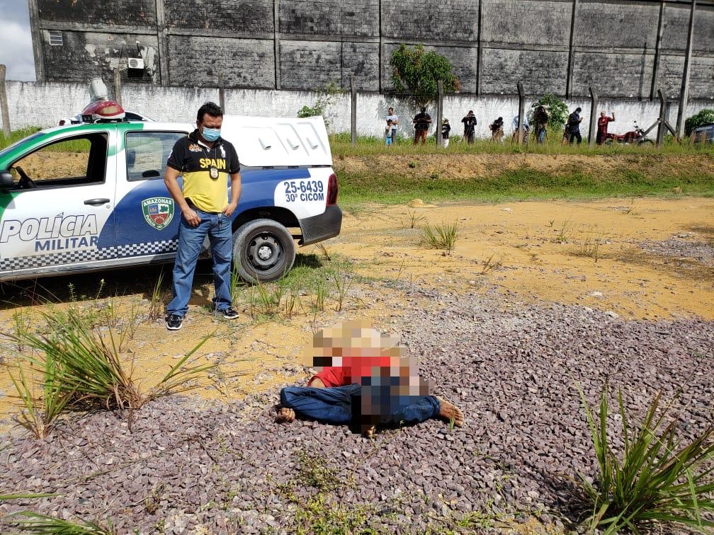 Corpo cheio de balas &eacute; encontrado em terreno de usina no Brasileirinho