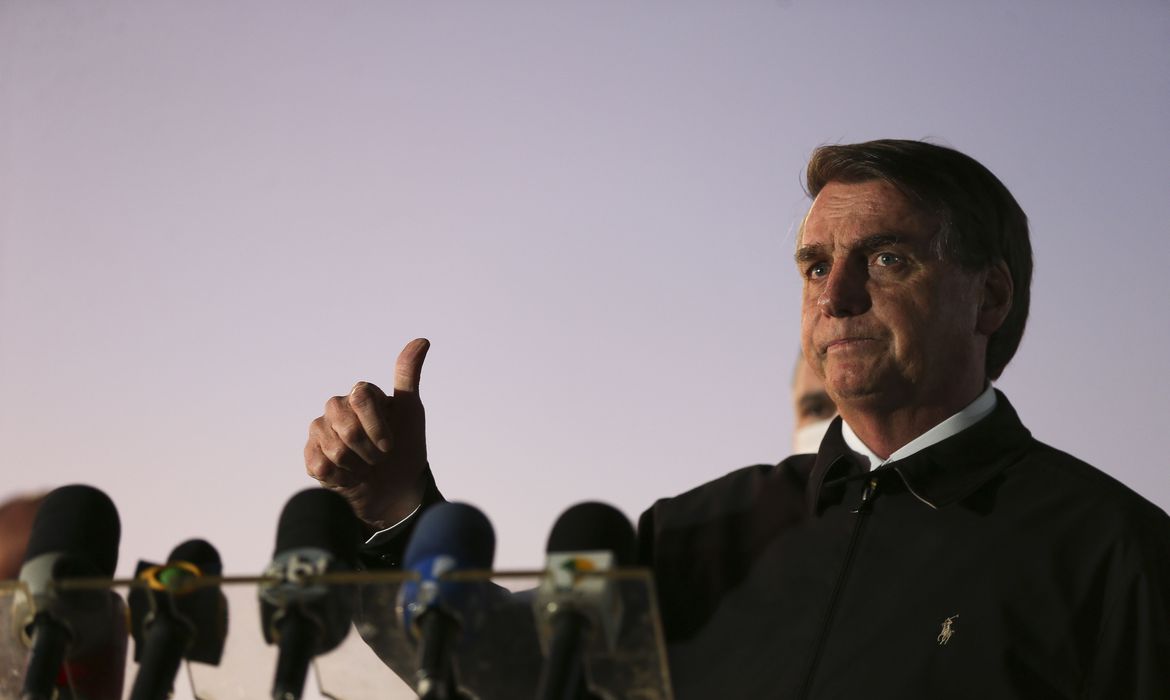 Ação contra fake news é para censurar mídias sociais, diz Bolsonaro Ação contra fake news é para censurar mídias sociais, diz Bolsonaro