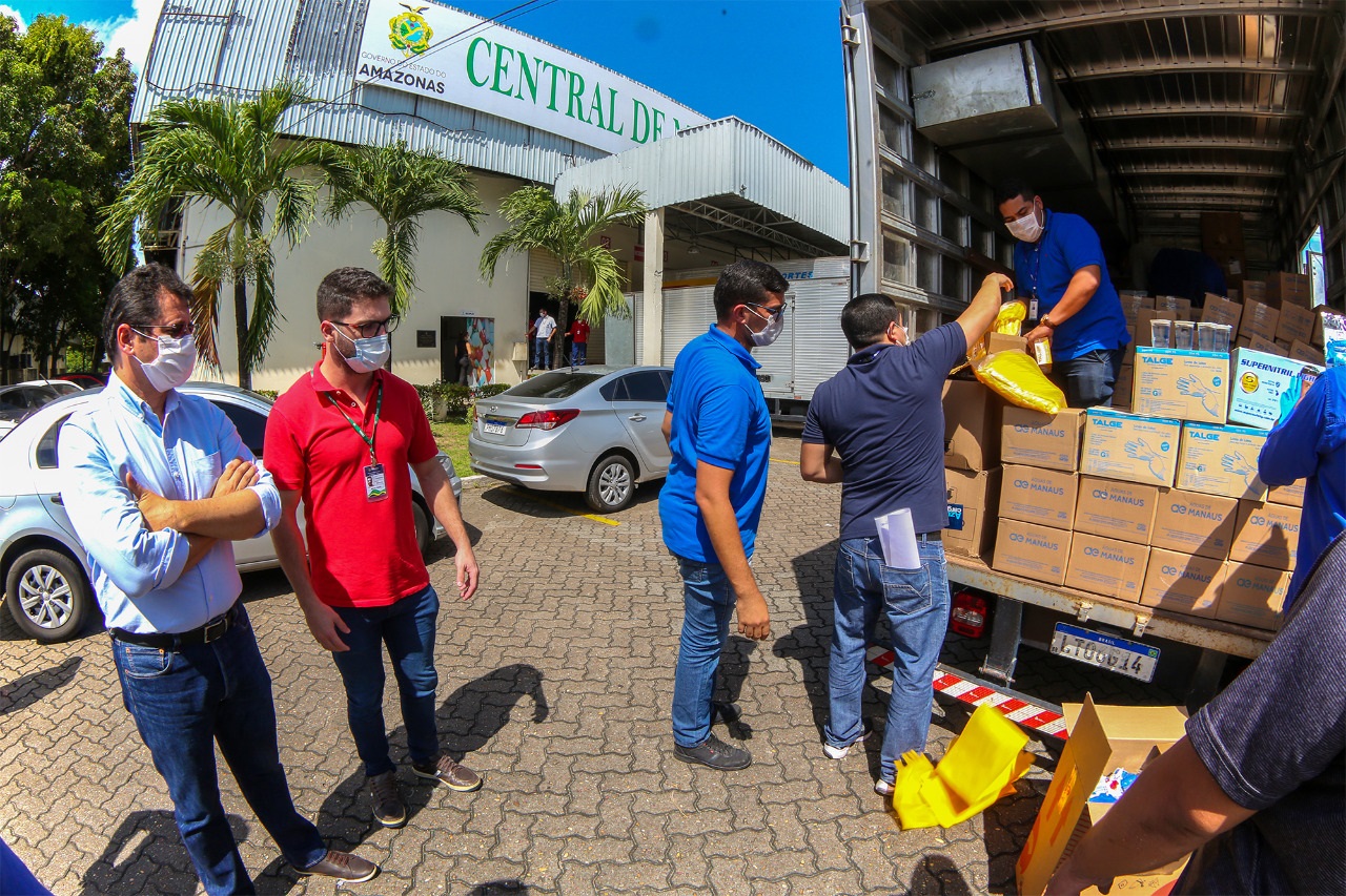 Governo recebe doa&ccedil;&atilde;o de 21 mil EPIs e 12 mil copos de &aacute;gua mineral da &Aacute;guas de Manaus