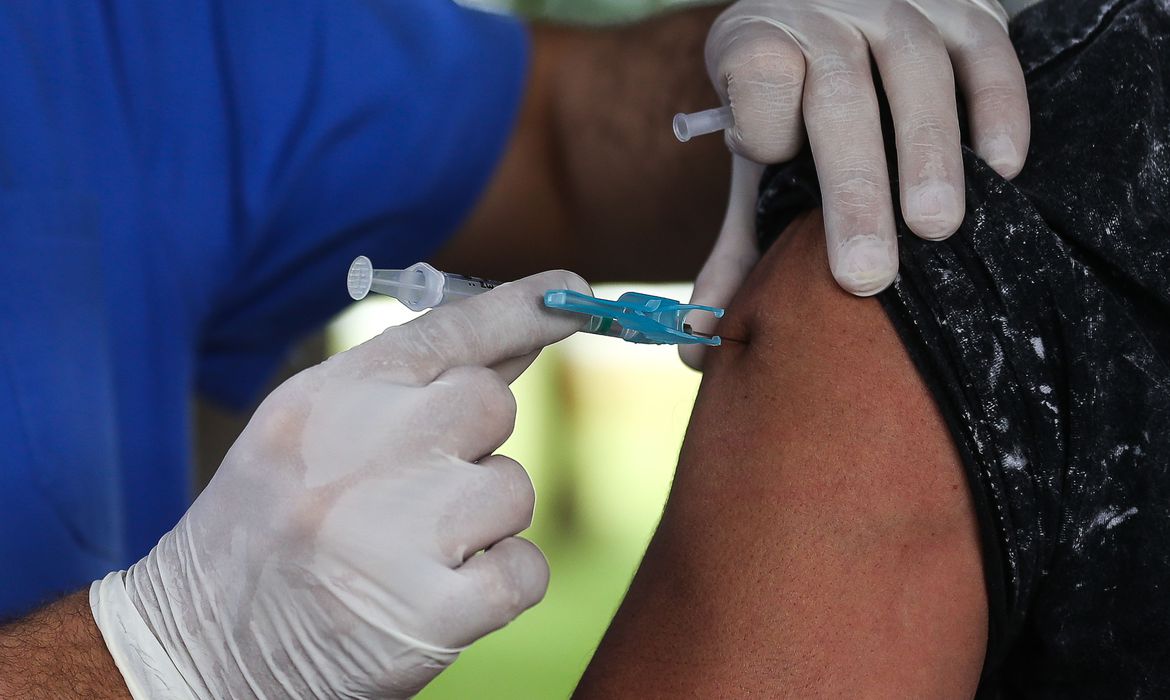Ministério da Saúde prorroga campanha de vacinação contra gripe Ministério da Saúde prorroga campanha de vacinação contra gripe