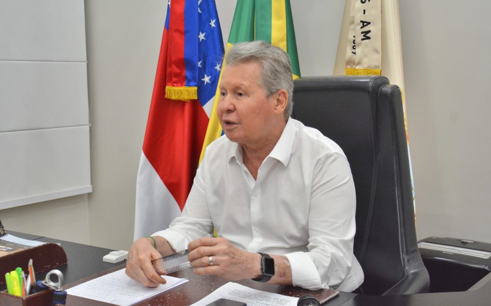 ‘Espero que o presidente responda judicialmente pelos seus atos', diz prefeito de Manaus ao apresentar queixa-crime ‘Espero que o presidente responda judicialmente pelos seus atos', diz prefeito de Manaus ao apresentar queixa-crime