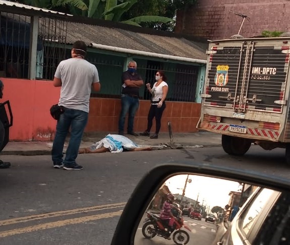 Motociclista morre ao perder o controle e bater cabeça no meio fio no Jorge Teixeira Motociclista morre ao perder o controle e bater cabeça no meio fio no Jorge Teixeira