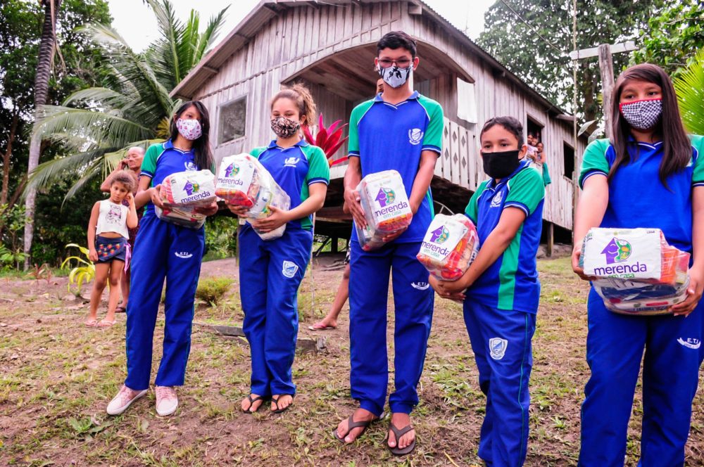 Comunidades ribeirinhas do Puraquequara recebem kits do 'Merenda em Casa' Comunidades ribeirinhas do Puraquequara recebem kits do 'Merenda em Casa'