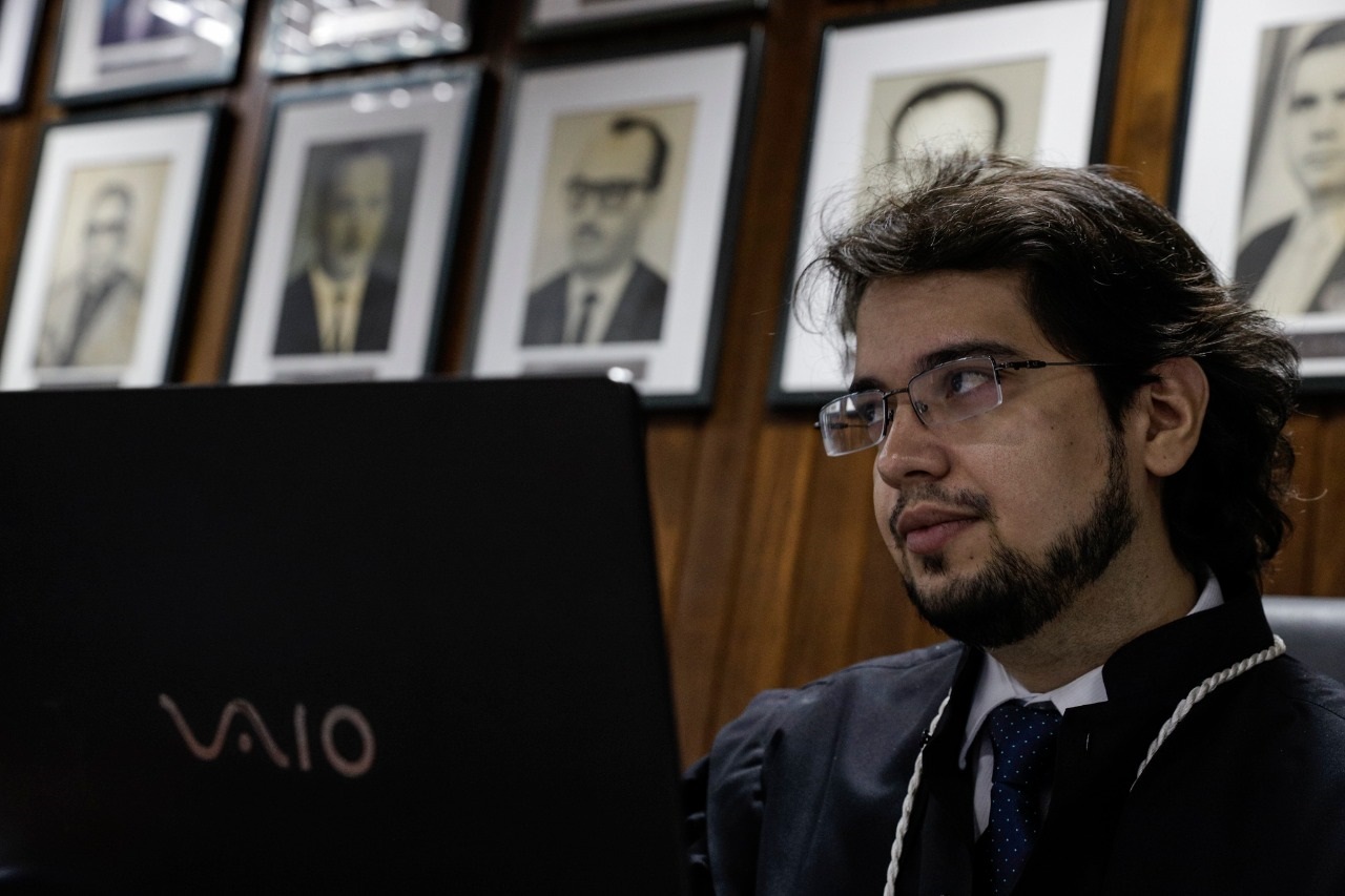 Juiz afasta prefeito de Itacoatiara, pelo prazo de 180 dias, por má condução na pandemia Juiz afasta prefeito de Itacoatiara, pelo prazo de 180 dias, por má condução na pandemia