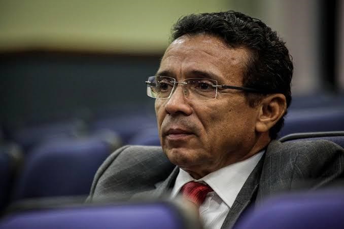 Justiça e representantes de saúde debatem afastamento temporário de profissionais do grupo de risco Justiça e representantes de saúde debatem afastamento temporário de profissionais do grupo de risco