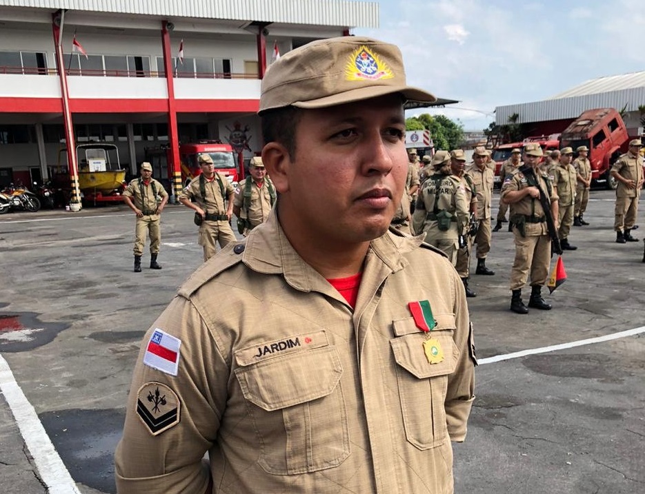 Bombeiros militares alertam para cuidados durante brincadeira de empinar papagaio Bombeiros militares alertam para cuidados durante brincadeira de empinar papagaio