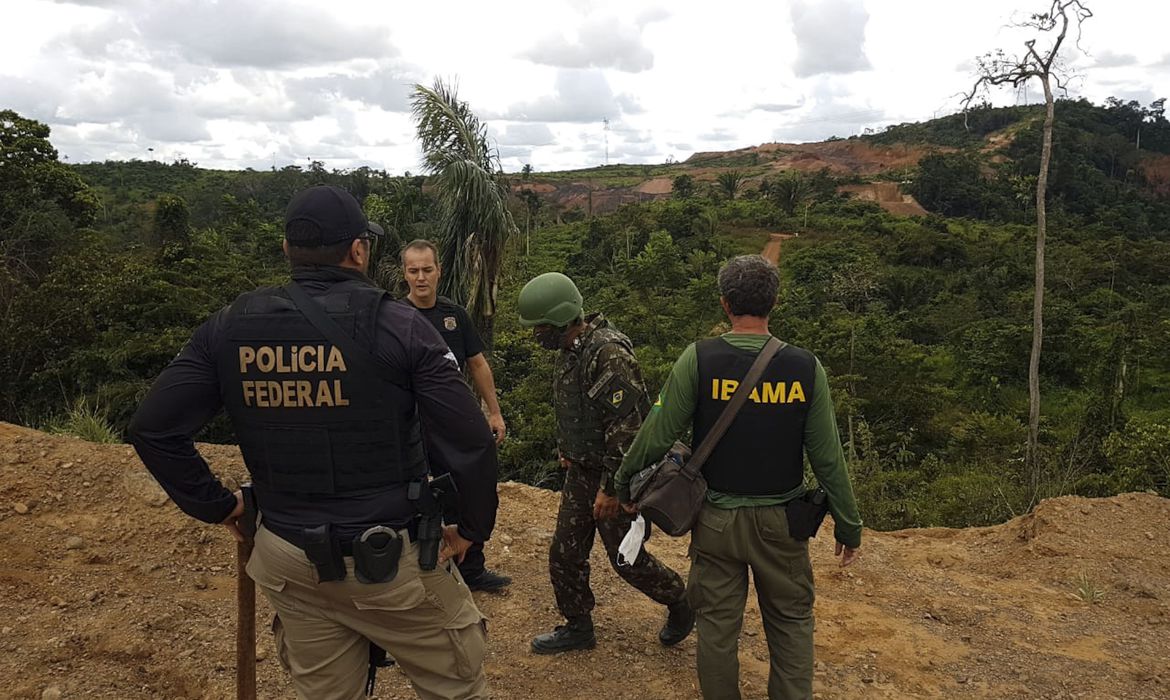 Governo prorroga emprego das Forças Armadas na Amazônia Legal Governo prorroga emprego das Forças Armadas na Amazônia Legal