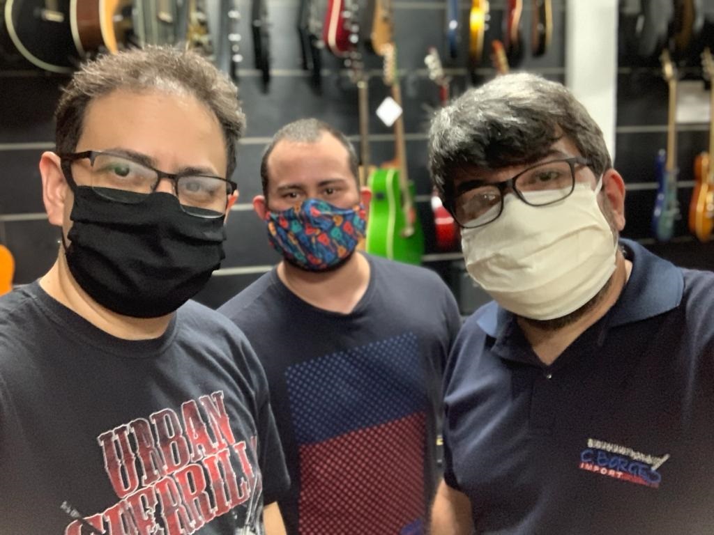 Guitarristas do JAMamazonas fazem homenagem virtual no Dia dos Namorados Guitarristas do JAMamazonas fazem homenagem virtual no Dia dos Namorados