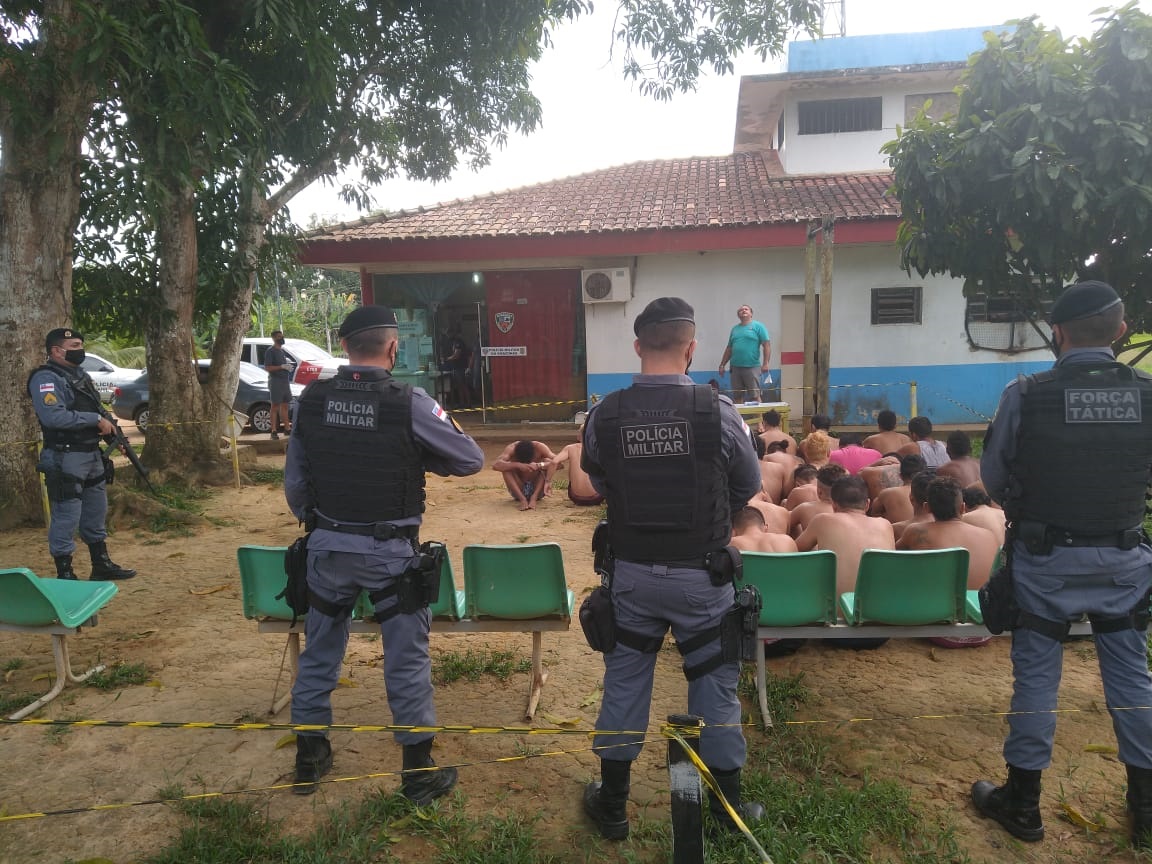 Fuga em massa é evitada em Pauini durante revista; polícia encontra parede escavada no banheiro Fuga em massa é evitada em Pauini durante revista; polícia encontra parede escavada no banheiro