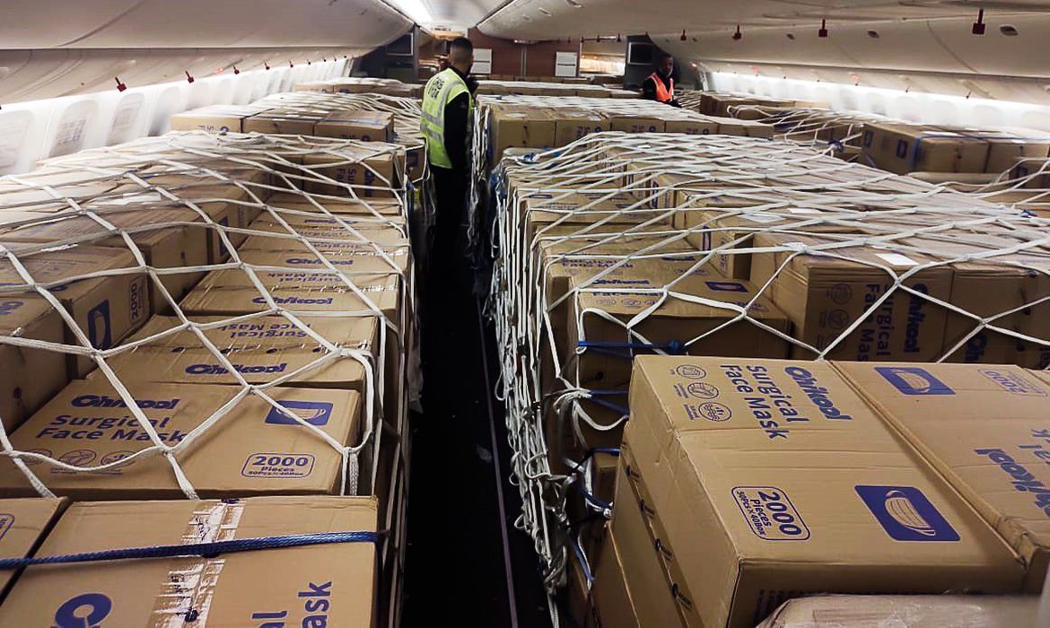 Governo Federal já transportou 135 milhões de máscaras da China Governo Federal já transportou 135 milhões de máscaras da China