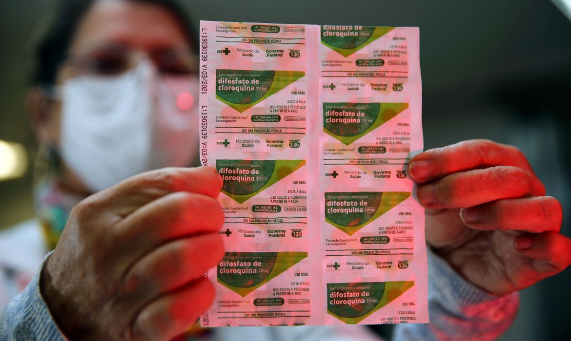 OMS anuncia nova suspens&atilde;o de testes com hidroxicloroquina