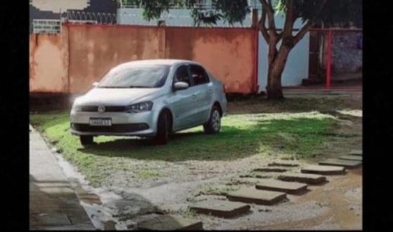 Empres&aacute;ria e funcion&aacute;rios s&atilde;o feitos ref&eacute;ns e assaltantes levam carro e R$ 35 mil