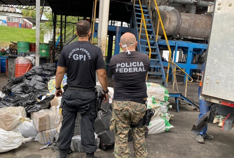 PF incinera mais de 3t de maconha e cocaína em Manaus PF incinera mais de 3t de maconha e cocaína em Manaus